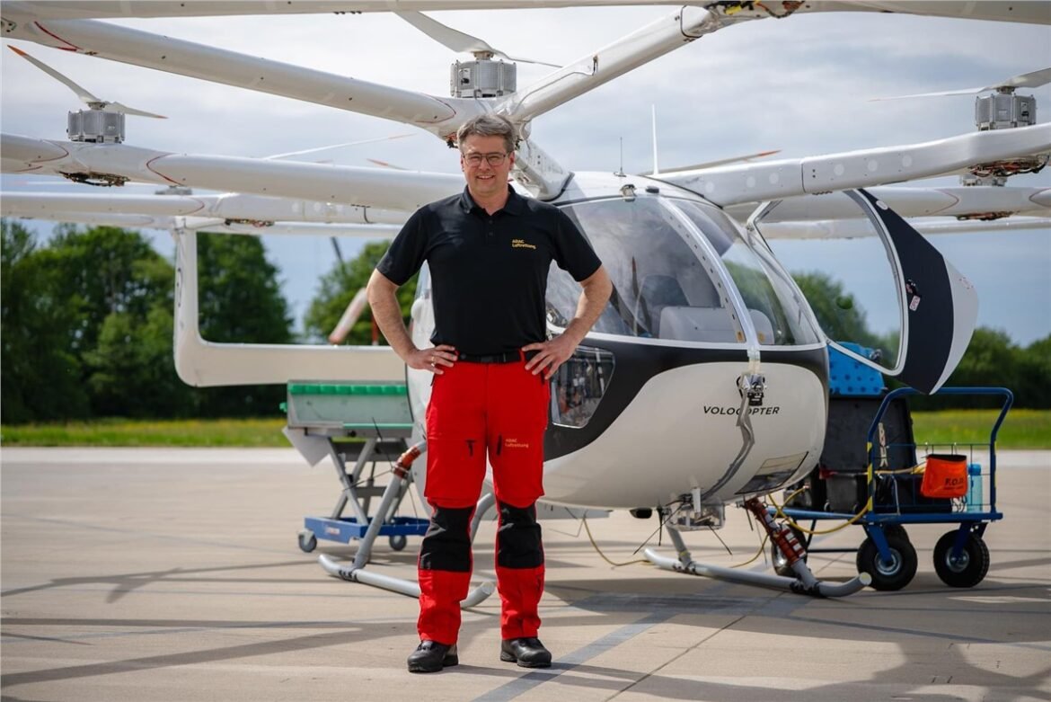 ADAC Luftrettung, VoloCity, eVTOL, SimX Ground Station, air rescue, pilot training, VR-assisted, Aaron Erd, Matthias Sing, urban air mobility